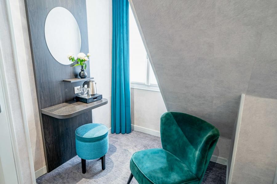 De La Paix Eiffel Tower - Classic Room under the roof