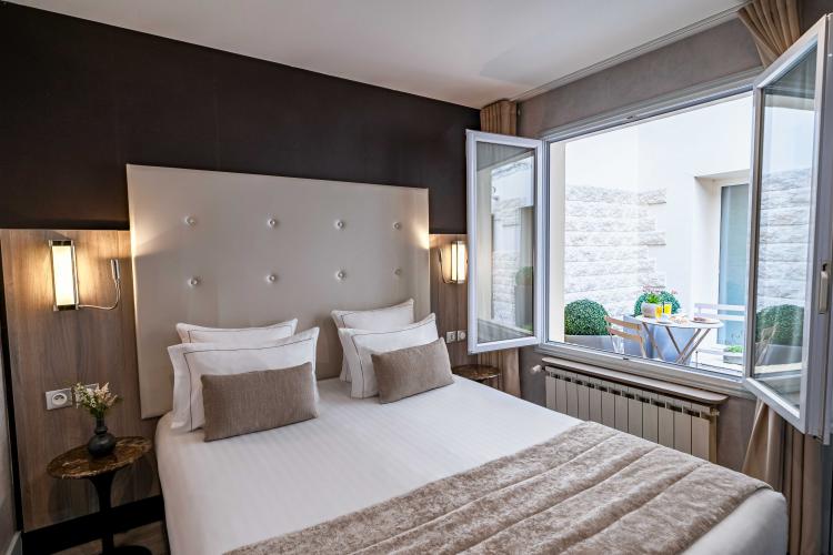 Hôtel De La Paix - Chambre Parisienne sur patio