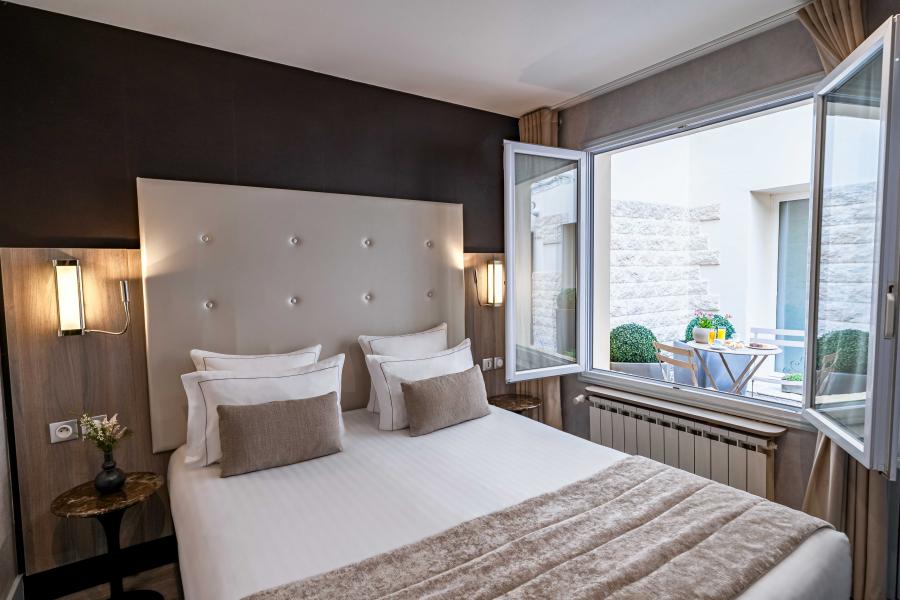 Hôtel De La Paix - Parisian Room on Patio