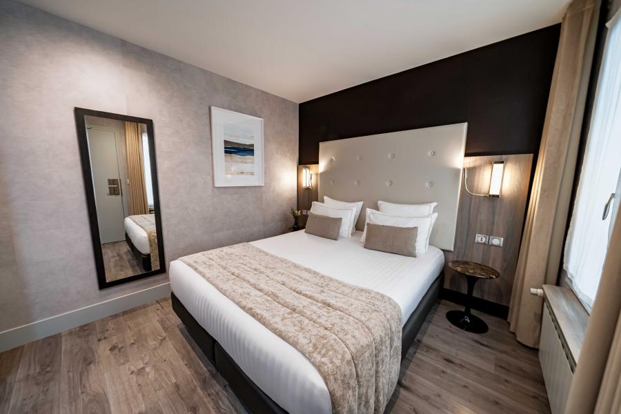 Hôtel De La Paix - Parisian Room on Patio