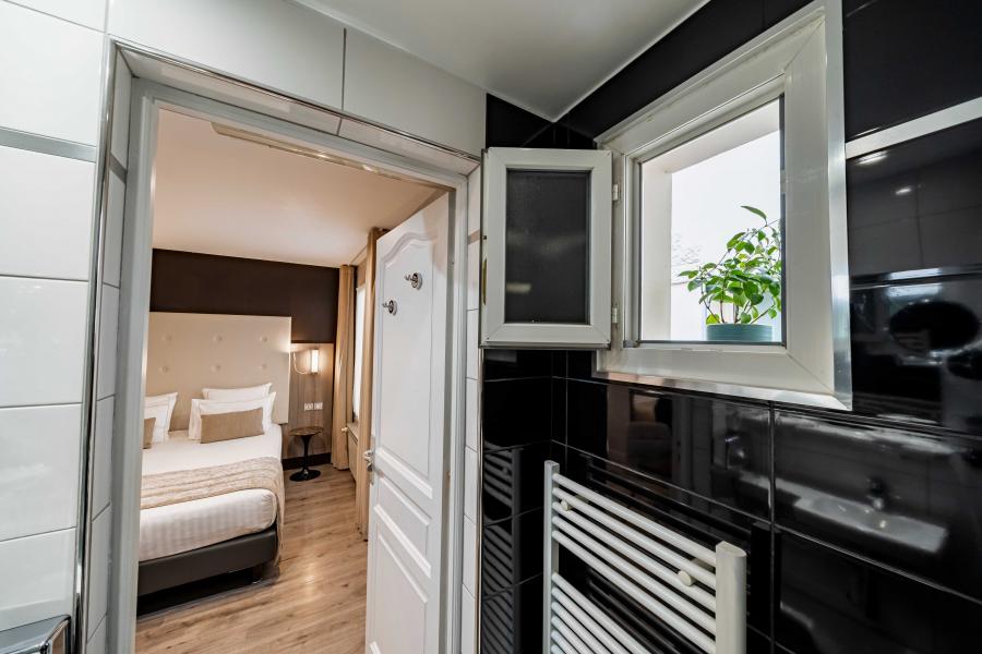 Hôtel De La Paix - Parisian Room on Patio